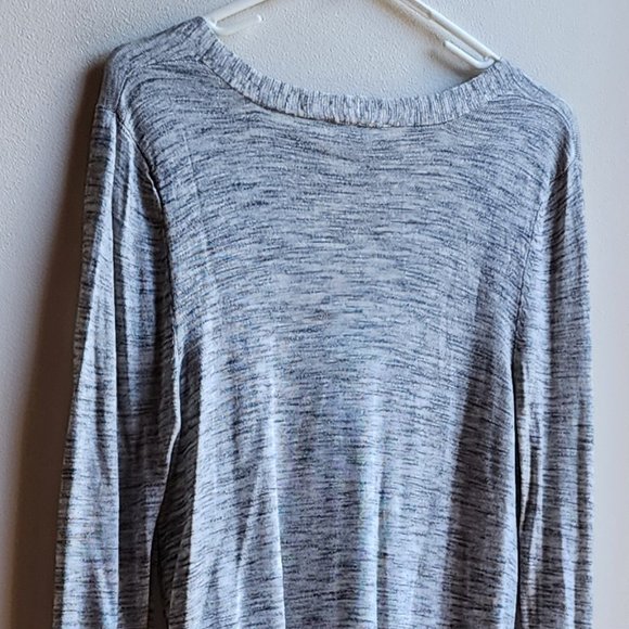 H&M Light Gray V-Neck Jersey Size Medium - Picture 11 of 15